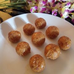 A picture of Nariyal khaskhas laddu.