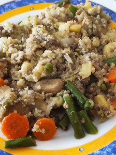 Una foto de Quinoa con verduras y ternera