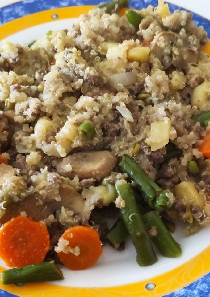 Una foto de Quinoa con verduras y ternera