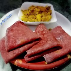 A picture of Beetroot cheela.