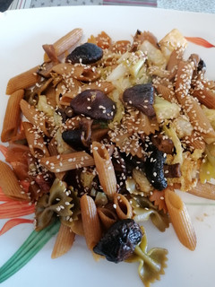 Una foto de 32. Pasta asiática con shiitake