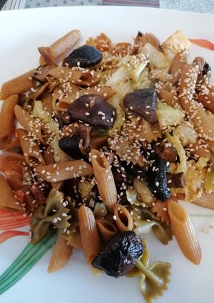 Una foto de 32. Pasta asiática con shiitake