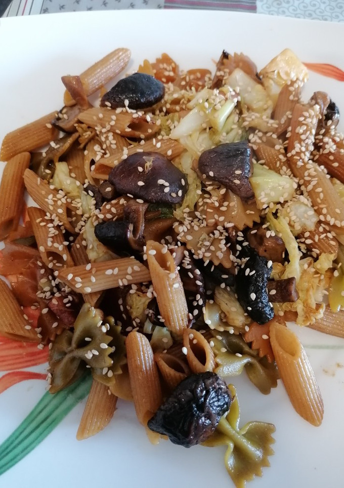 Una foto de 32. Pasta asiática con shiitake