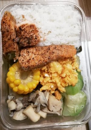 鮭魚便當 的食譜成品照片