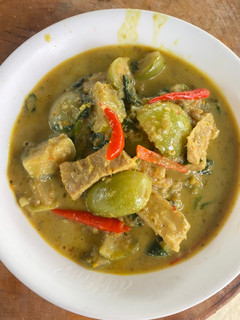 A picture of Green Curry with Pork.