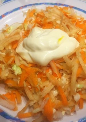 Una foto de Ensalada repollo, zanahoria y manzana diet!