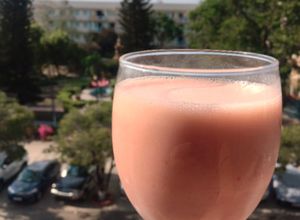 Hình của món Sinh tố cam dâu.