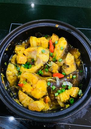 Hình của món Cá lăng kho nghệ.