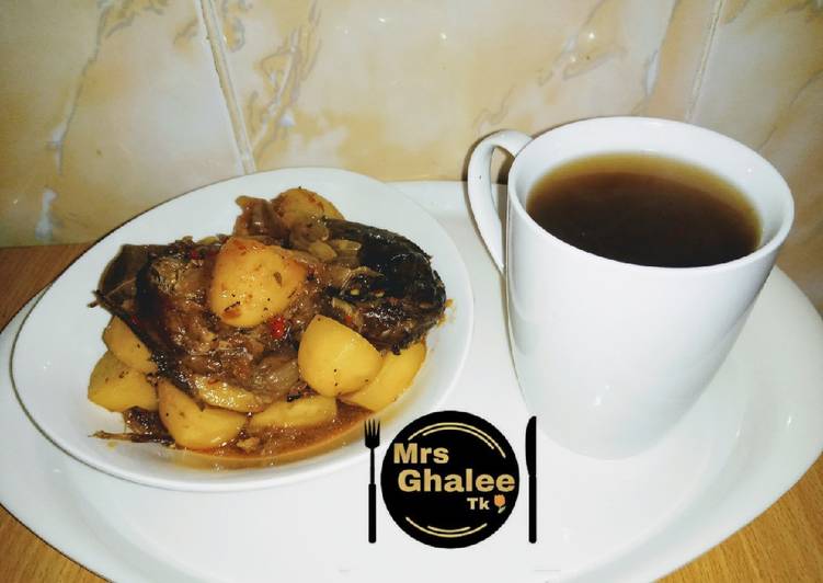 Irish potatoes poriddge with smooked fish and black tea
