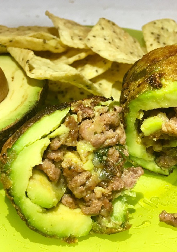 Una foto de Bomba de aguacate, ternera y Camembert