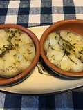Ail frais confit au four au thym du jardin