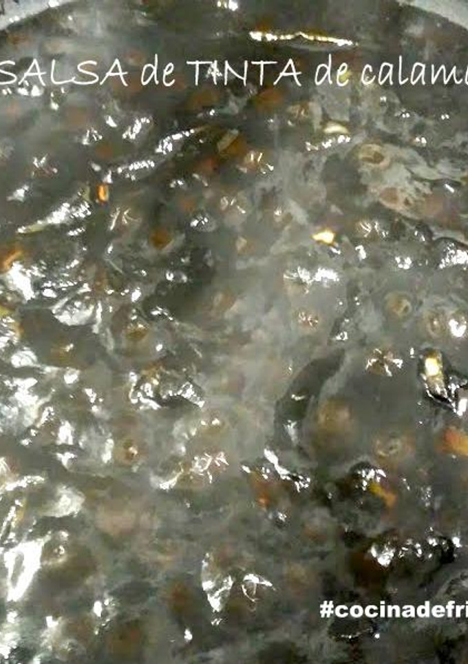 Una foto de Salsa de Tinta de calamar como guarnición