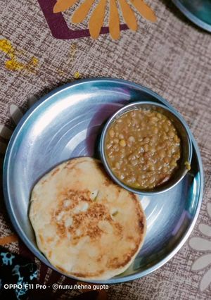 A picture of Chhole kulche.