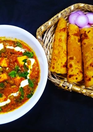 A picture of Paneer mutter masala.