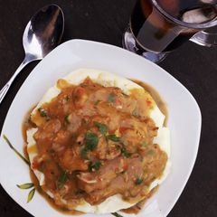 Piccata chicken sauce with mashed potatoes A picture of Piccata chicken sauce with mashed potatoes.