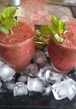 A picture of Watermelon mint cooler.