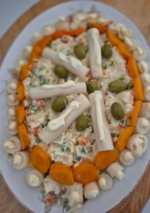 Una foto de Ensalada rusa navideña