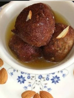 अंकुरित मूंग के गुलाब जामुन (Ankurit moong ke Gulab Jamun Recipe in hindi) रेसिपी मुख्य फोटो