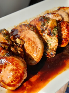 Una foto de Solomillos de lomo a la Provenzal en salsa Pedro Ximénez