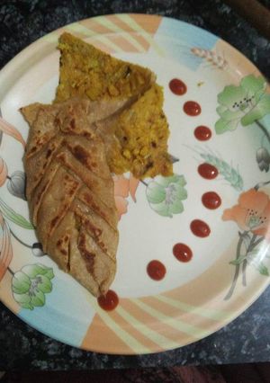 फिश शेप गोभी पराठा (fish shape gobi paratha recipe in Hindi) रेसिपी मुख्य फोटो