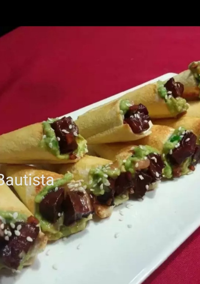 Una foto de Tartar de salmón y aguacate (canapés)