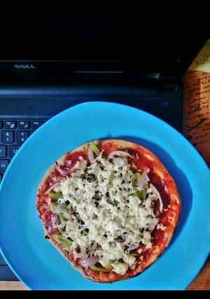 পিজ্জা (pizza recipe in Bengali) রেসিপির প্রধান ছবি