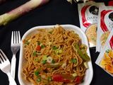 વેજ ચાઉમીન (Veg Chow Mein Recipe In Gujarati)