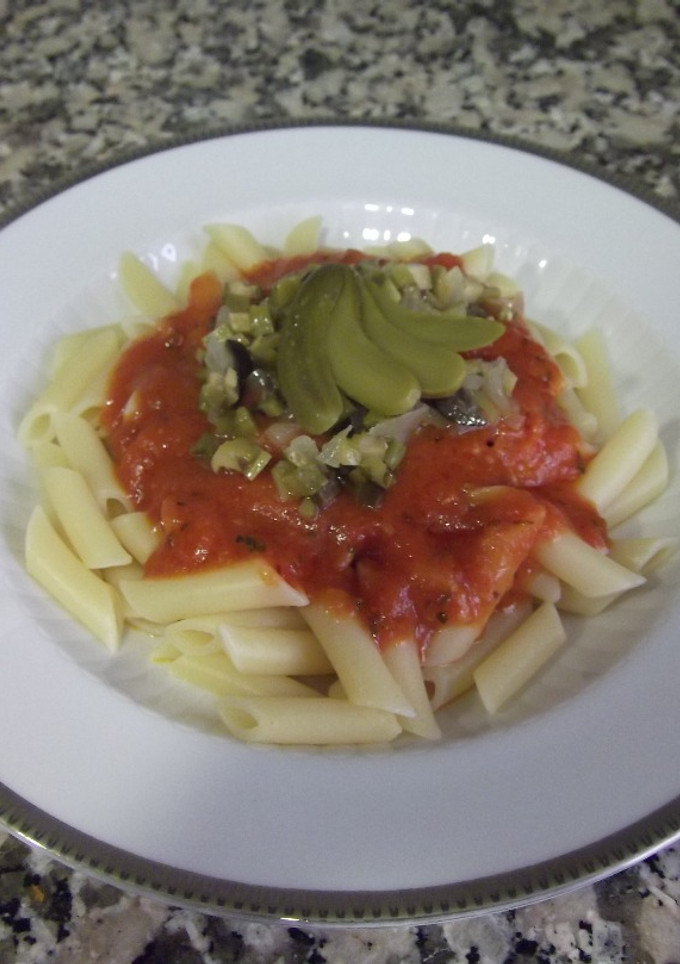 Una foto de Macarrones con salsa de tomate