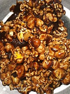 चॉकलेट पॉपकॉर्न (Chocolate popcorn recipe in hindi) रेसिपी मुख्य फोटो