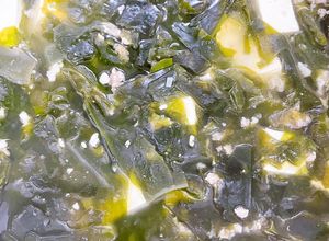 Hình của món Canh rong biển thịt bằm tàu hủ.