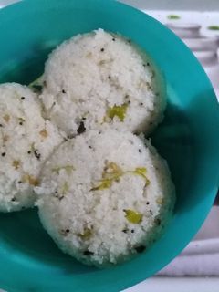இட்லி ரவா இட்லி (Idli rava idli recipe in tamil) செய்முறை முக்கிய புகைப்படம்