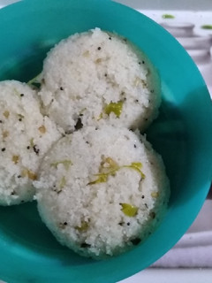 இட்லி ரவா இட்லி (Idli rava idli recipe in tamil) செய்முறை முக்கிய புகைப்படம்