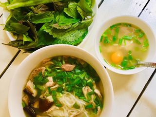 Phở gà nấm đông cô