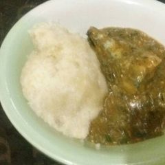 A picture of Okro soup with garri.