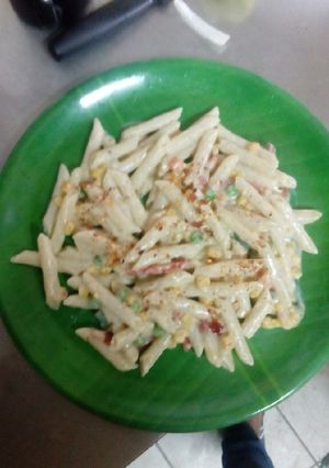 A picture of White sauce pasta.
