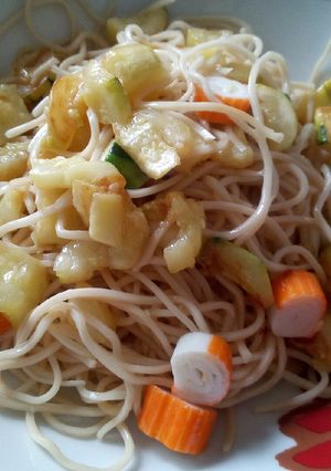 Foto di Noodles con zucchine e surimi