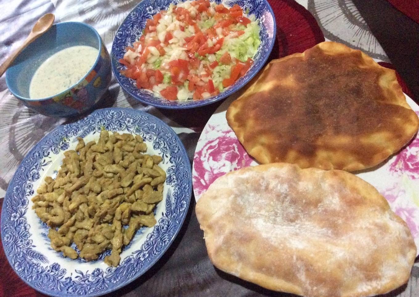 Kebab de pollo con salsa de yogur 🥙