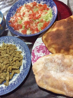 Una foto de Kebab de pollo con salsa de yogur 🥙
