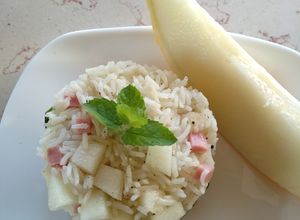 Foto di Insalata di riso basmati con melone giallo e prosciutto cotto