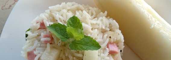 Insalata di riso basmati con melone giallo e prosciutto cotto