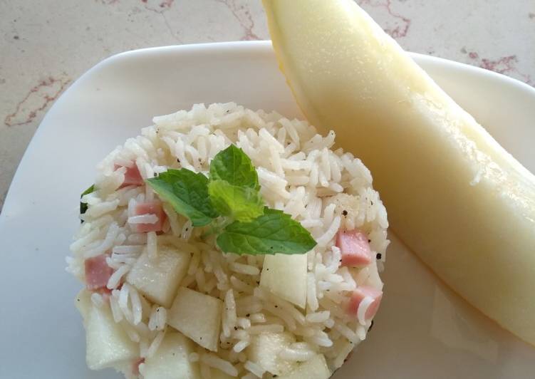 Insalata di riso basmati con melone giallo e prosciutto cotto