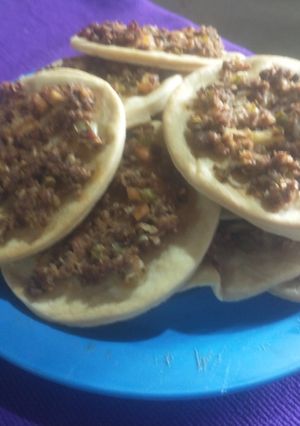 Una foto de Fatay o empanadas árabes (abiertas)
