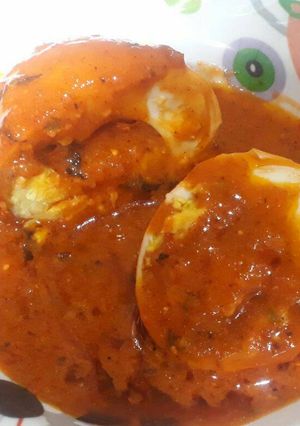 A picture of Egg curry.