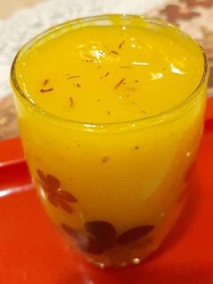 शाही मँगो योगर्ट स्मुदी (shahi mango yoghurt smoothie recipe in marathi) रेसिपी चे मुख्य फोटो
