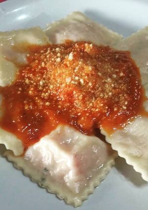 Una foto de Ravioles de paleta y queso