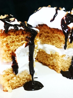 Una foto de Pastelítos rellenos de glasa blanca