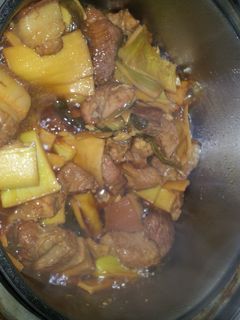 電鍋料理桂竹筍紅燒肉 的食譜成品照片