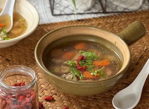 Gambar Sup ayam dengan green tea & goji berry