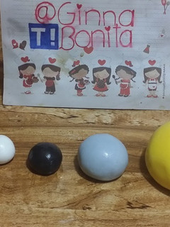 Una foto de Fondant o masa elástica con bombones (nubes)