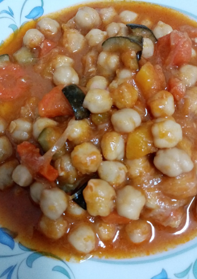 Una foto de Potaje de garbanzos con verduritas